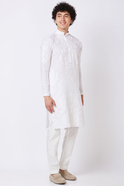 Kurta White with Thread Embroidery and Apillique work