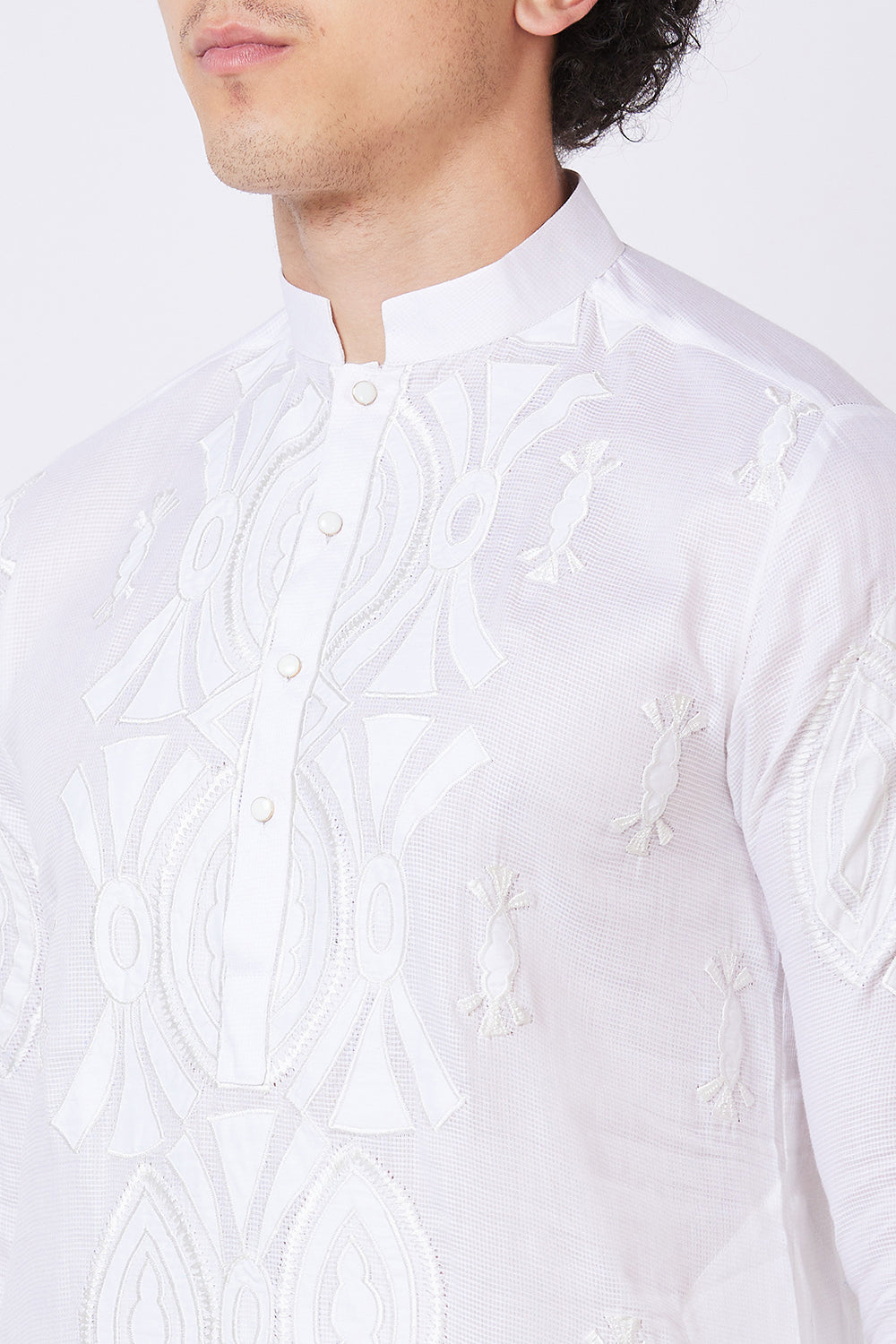 Kurta White with Thread Embroidery and Apillique work