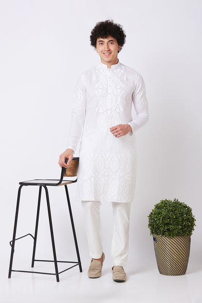 Kurta White with Thread Embroidery and Apillique work