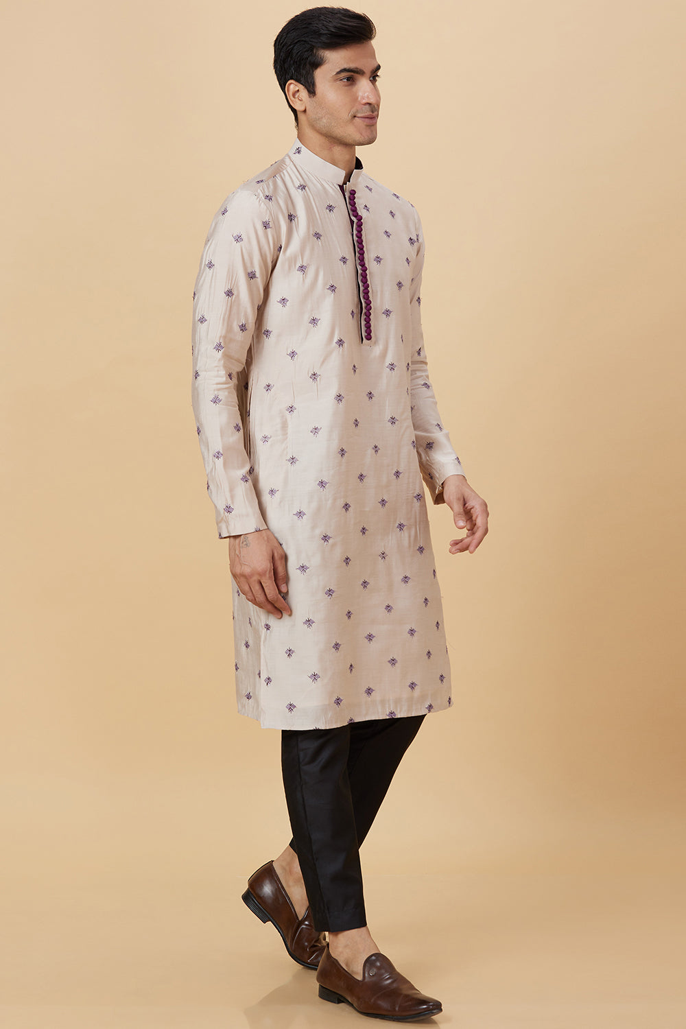 Kurta with small flower embroidery with polti button details