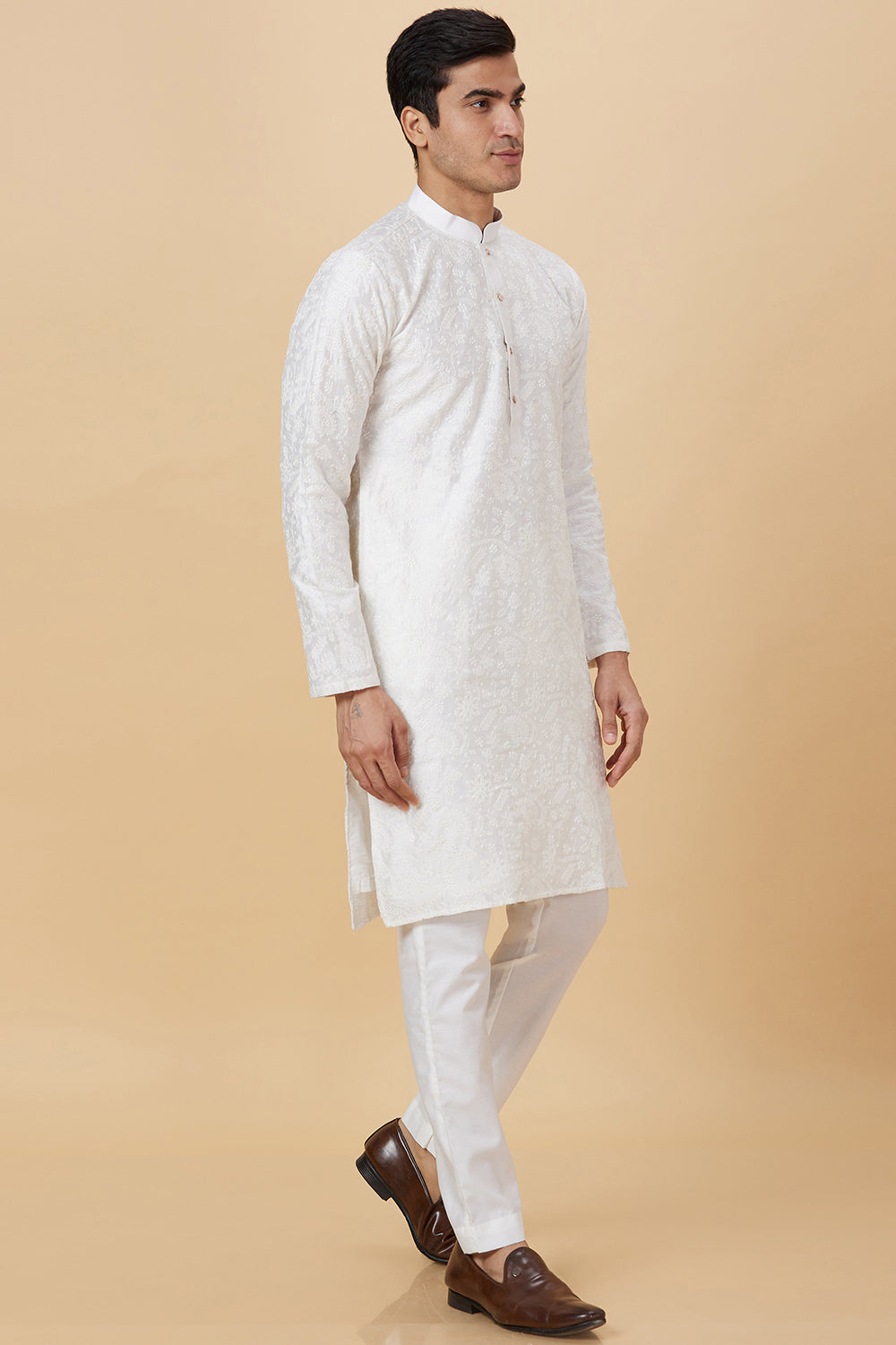 Kurta White Small Flower Embroidery